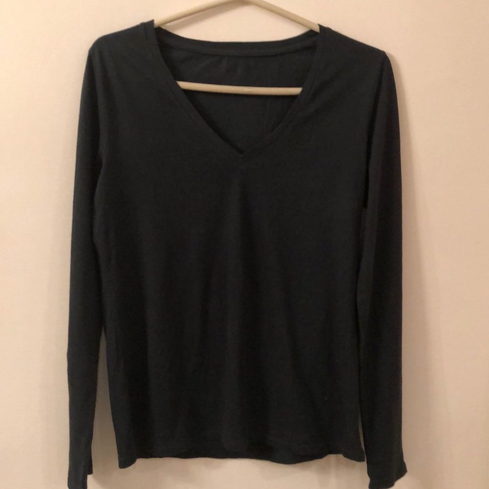 NWT Three Dot Cotton V Neck Long Sleeve Shirt.